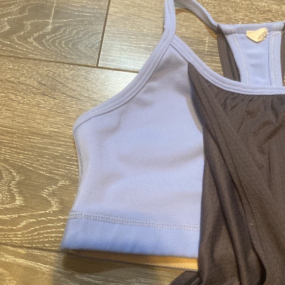 Lululemon tank with attached spots bra size 4 - Picture 2 of 4